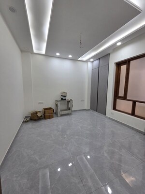 Room in 4 BHK Builder Floor at Green Fields Colony – for Sale