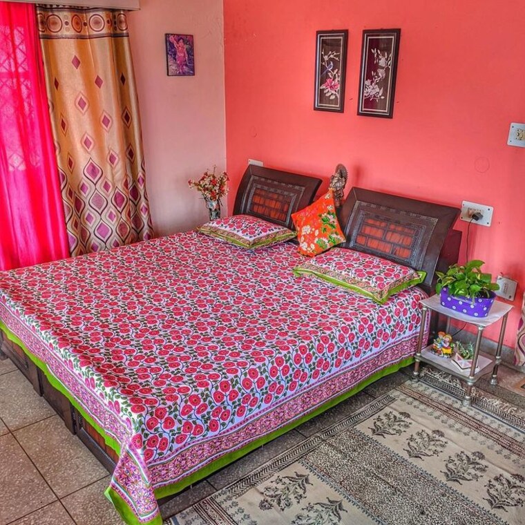 Bedroom, vinay khand 3 Pg For Girls In Vinay Khand 3 10611363