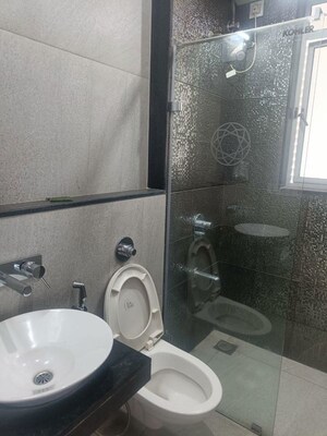 Bathroom in 2.5 BHK Apartment at Amanora Gateway Towers, Hadapsar – for Sale