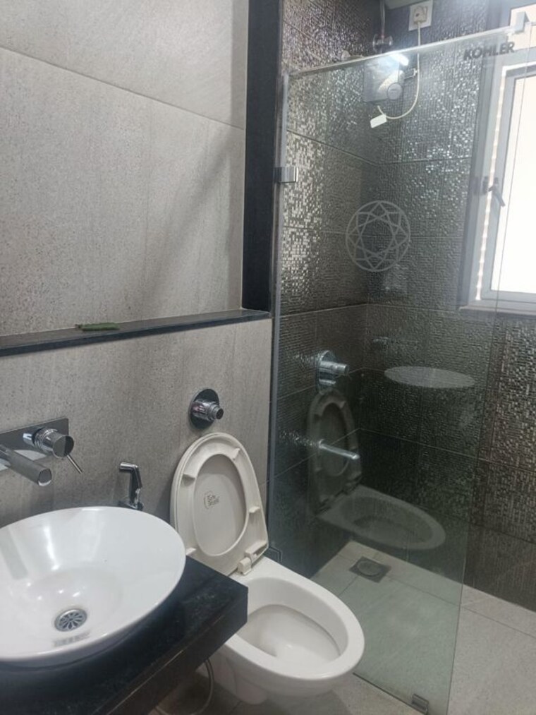 Bathroom, amanora-gateway-towers 2.5 Bedroom 1028 Sq.Ft. Apartment In Hadapsar Pune 10611361