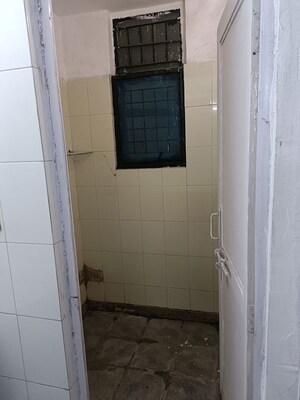 Bathroom in 1 BHK Apartment at RWA Apartments Sector 40, Sector 40 – for Rent