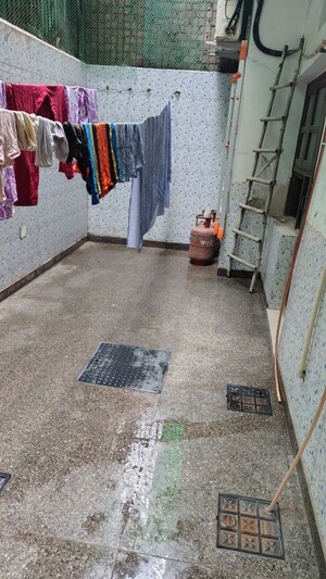 Parking in 2 BHK Apartment at RWA Apartments Sector 40, Sector 40 – for Rent