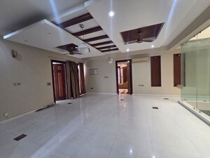 Room in 6+ BHK Independent House at Sector 10 – for Rent