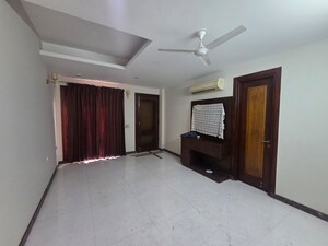 Room in 6+ BHK Independent House at Sector 10 – for Rent