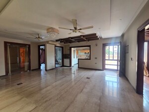 Parking in 6+ BHK Independent House at Sector 10 – for Rent