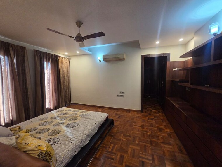 Bedroom, sector 10 6+ Bedroom 500 Sq.Yd. Independent House In Sector 10 Gurgaon 10611406