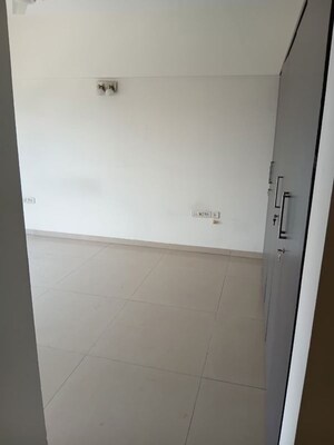 Room in 3 BHK Apartment at Lunkad Skylounge, Kalyani Nagar – for Sale