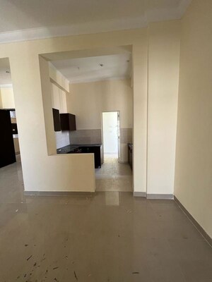 Room in 3 BHK Builder Floor at Sector 40 – for Rent