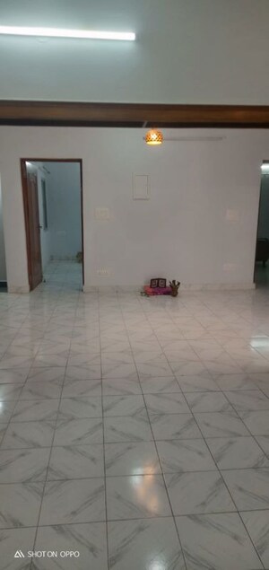 Room in 3 BHK Apartment at Vasant Vihar – for Rent