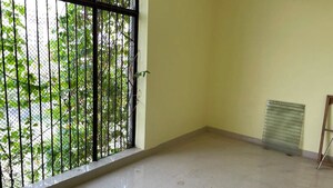 Room in 3 BHK Builder Floor at Sector 40 – for Rent