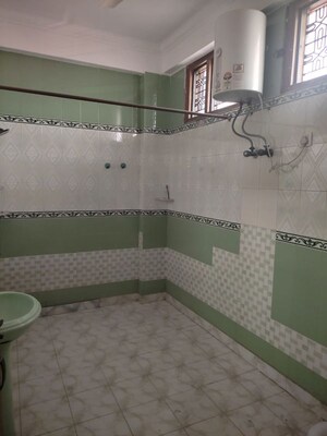 Balcony in 3 BHK Builder Floor at Sector 40 – for Rent