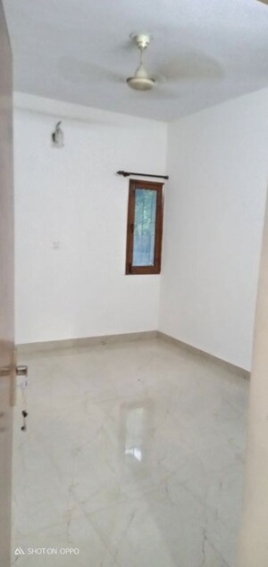 Room in 2 BHK Apartment at Vasant Kunj – for Rent