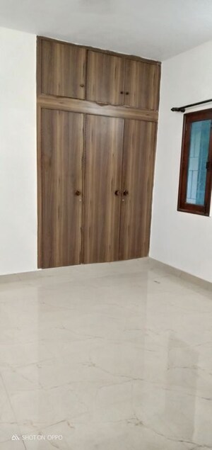 Room in 2 BHK Apartment at Vasant Kunj – for Rent