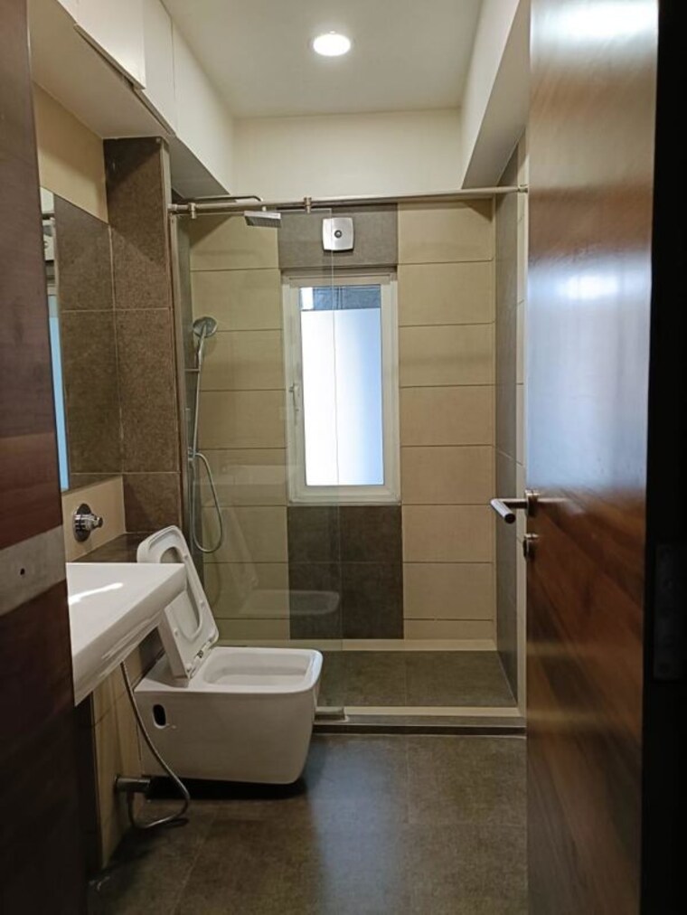 Bathroom, konark-vista 3.5 Bedroom 2500 Sq.Ft. Apartment In Magarpatta City Pune 10611418