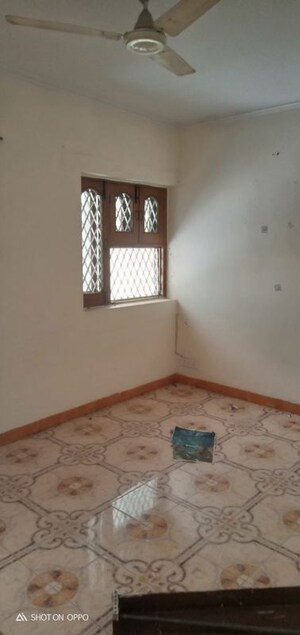 Room in 2 BHK Apartment at Vasant Kunj – for Rent