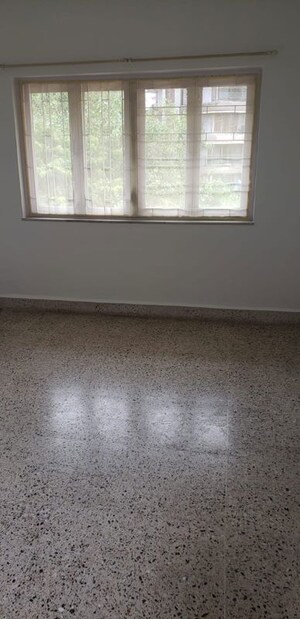 Room in 2 BHK Apartment at Noopur CHS, Vile Parle West – for Rent