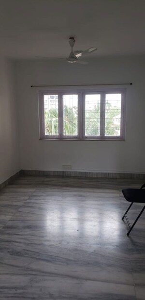 Room in 2 BHK Apartment at Noopur CHS, Vile Parle West – for Rent