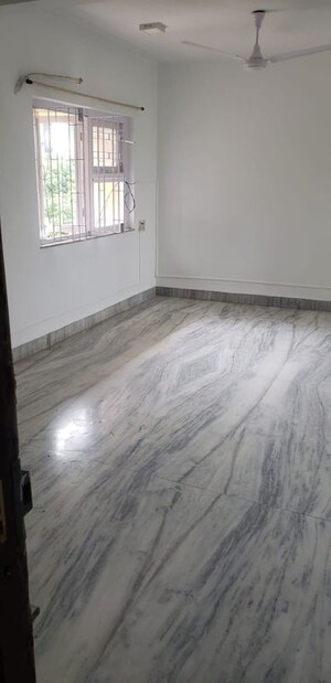2 BHK Apartment For Rent in Noopur CHS, Vile Parle West