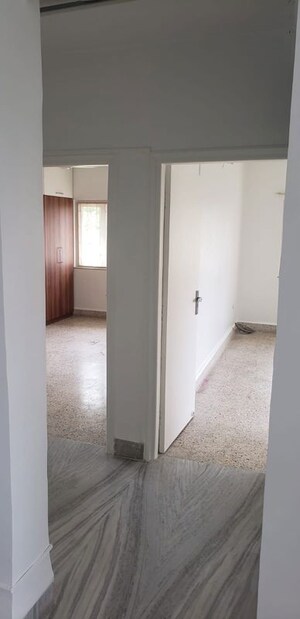  2 BHK Apartment at Noopur CHS, Vile Parle West – for Rent