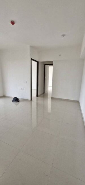 2 BHK Apartment For Rent in Lodha Amara, Kolshet Road