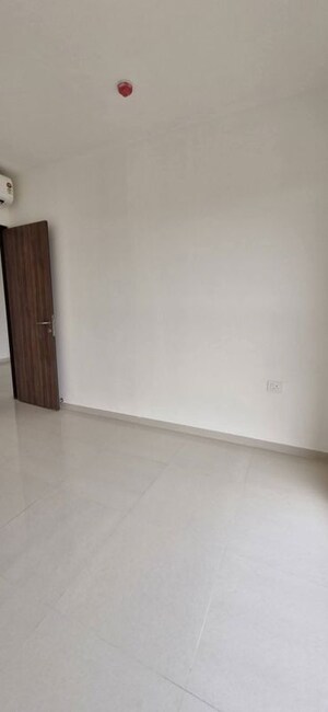 Room in 2 BHK Apartment at Lodha Amara, Kolshet Road – for Rent