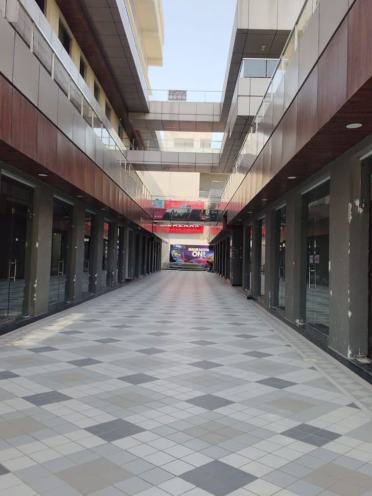  Parking, 83-avenue-oodles-sky-walk Commercial Office Space 400 Sq.Ft. In Sector 83 Gurgaon 10611462