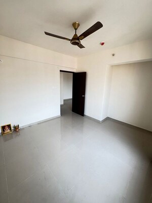Room in 3 BHK Apartment at Paranjape Gloria Grand, Bavdhan – for Rent
