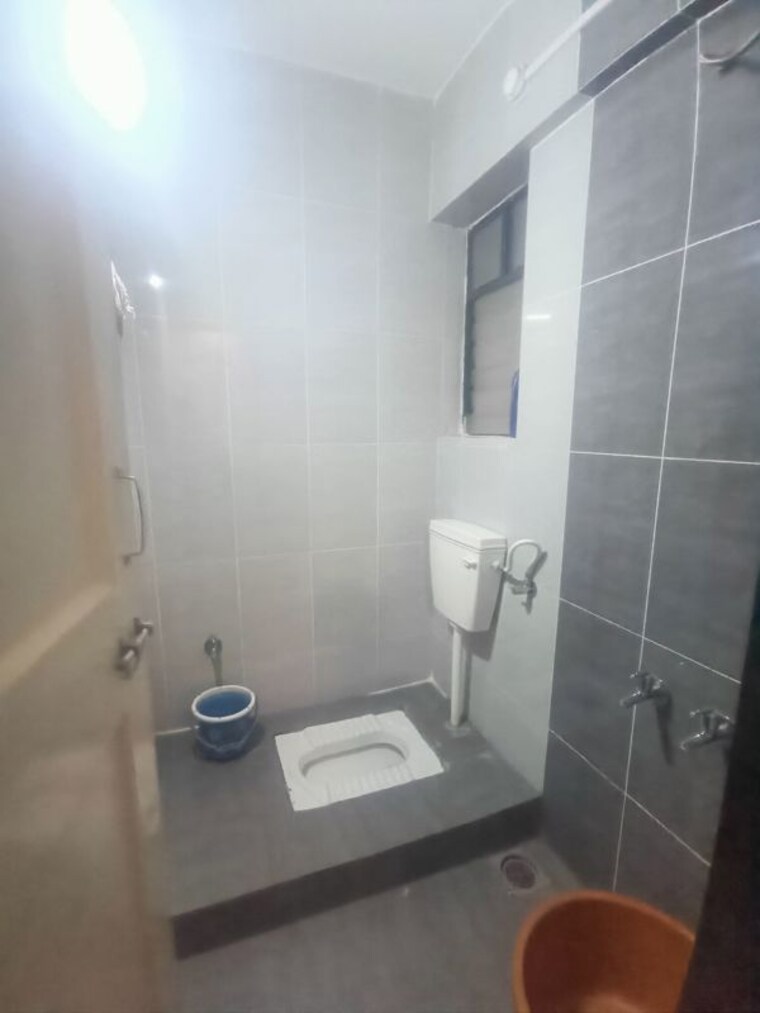 Bathroom, paranjape-broadway 2 Bedroom 550 Sq.Ft. Apartment In Wakad Pune 10611494