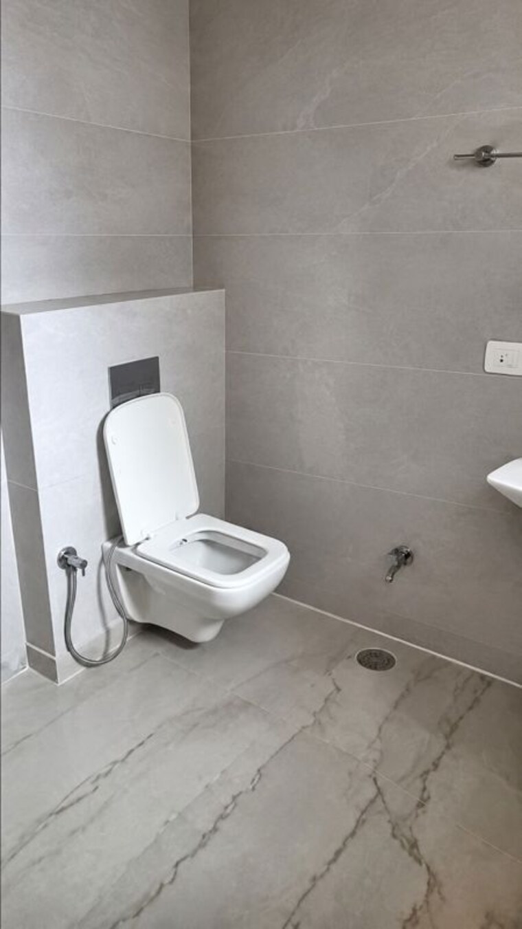 Bathroom, naraina 2 Bedroom 125 Sq.Yd. Builder Floor In Naraina Delhi 10611507