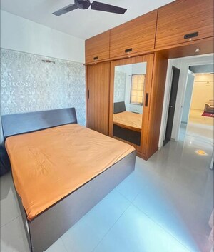 Room in 1.5 BHK Apartment at Lodha Splendora, Ghodbunder Road – for Rent