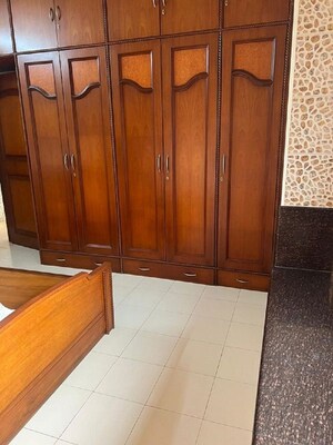 Room in 2 BHK Apartment at Bandra West – for Rent