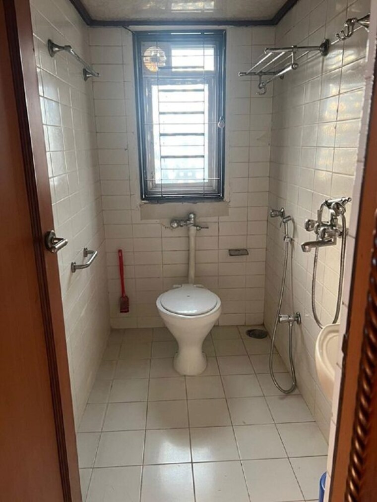 Bathroom, bandra west 2 Bedroom 700 Sq.Ft. Apartment In Bandra West Mumbai 10611497
