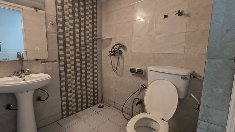 Bathroom, gaur-city-2-12th-avenue 2 Bedroom 1055 Sq.Ft. Apartment In Sector 16c Greater Noida Greater Noida 10611522