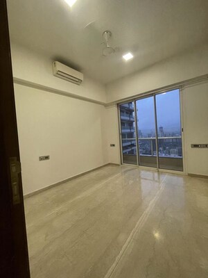 Room in 3 BHK Apartment at Omkar Alta Monte, Malad East – for Rent