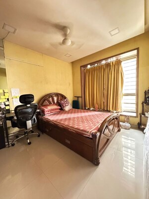Bedroom in 2.5 BHK Apartment at Oberoi Realty Woods, Goregaon East – for Rent
