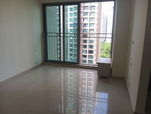 Room in 2 BHK Apartment at Kalpataru Parkcity Sunrise, Kolshet Road – for Rent