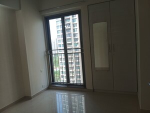 Room in 2 BHK Apartment at Kalpataru Parkcity Sunrise, Kolshet Road – for Rent