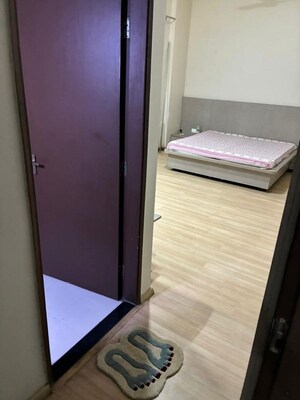 Room in 3 BHK Builder Floor at Smart World Orchard, Sector 61 – for Rent