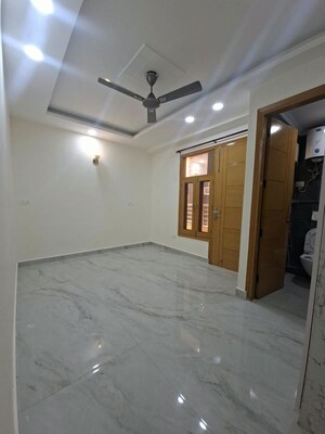 Room in 2 BHK Builder Floor at Chattarpur – for Rent