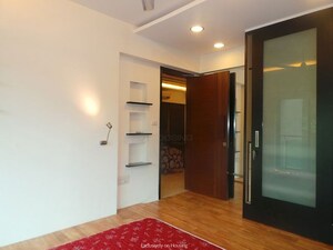 Room in 2 BHK Apartment at Park Heights, Khar West – for Rent