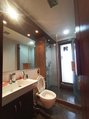 Team Area in 2 BHK Apartment at Park Heights, Khar West – for Rent