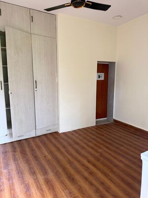 2.5 BHK Apartment For Rent in Bandra West