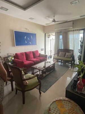 Team Area in 2 BHK Apartment at Bandra West – for Rent