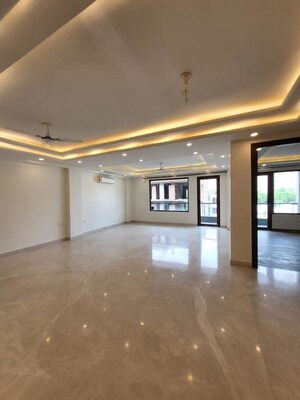 Room in 2 BHK Builder Floor at Sector 57 – for Rent