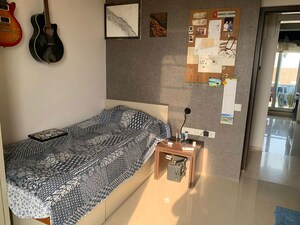 Team Area in 2 BHK Apartment at Mantri Sujata Apartment, Santacruz West – for Rent