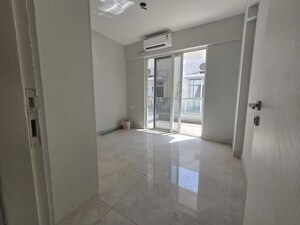 Room in 2 BHK Apartment at Signature Global City, Sector 37d – for Rent