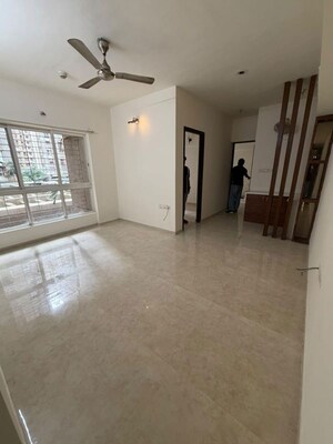 Room in 2 BHK Apartment at Lodha Amara, Kolshet Road – for Rent