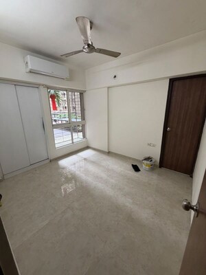 Room in 2 BHK Apartment at Lodha Amara, Kolshet Road – for Rent