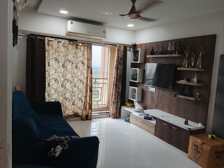 Living Room, hiranandani-estate 3 Bedroom 700 Sq.Ft. Apartment In Ghodbunder Road Thane 10611506