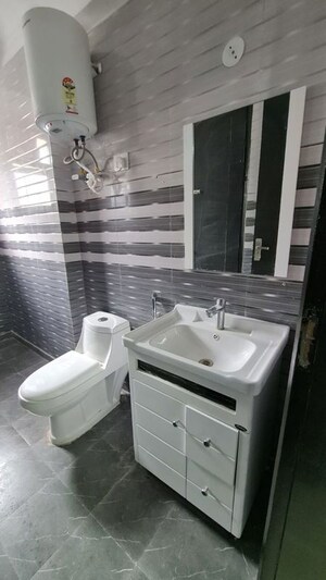 Master Bedroom in 1 BHK Builder Floor at Mehrauli – for Rent